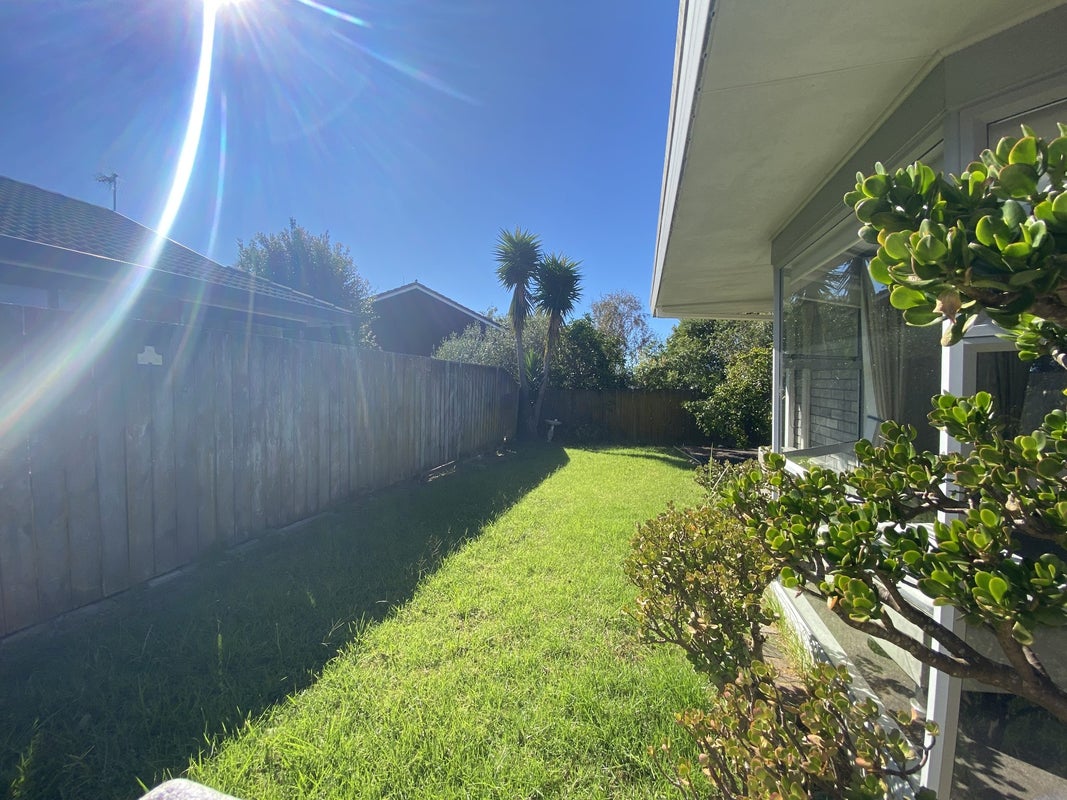 2/88 Simmental Crescent, Somerville, Manukau - Carousel 24