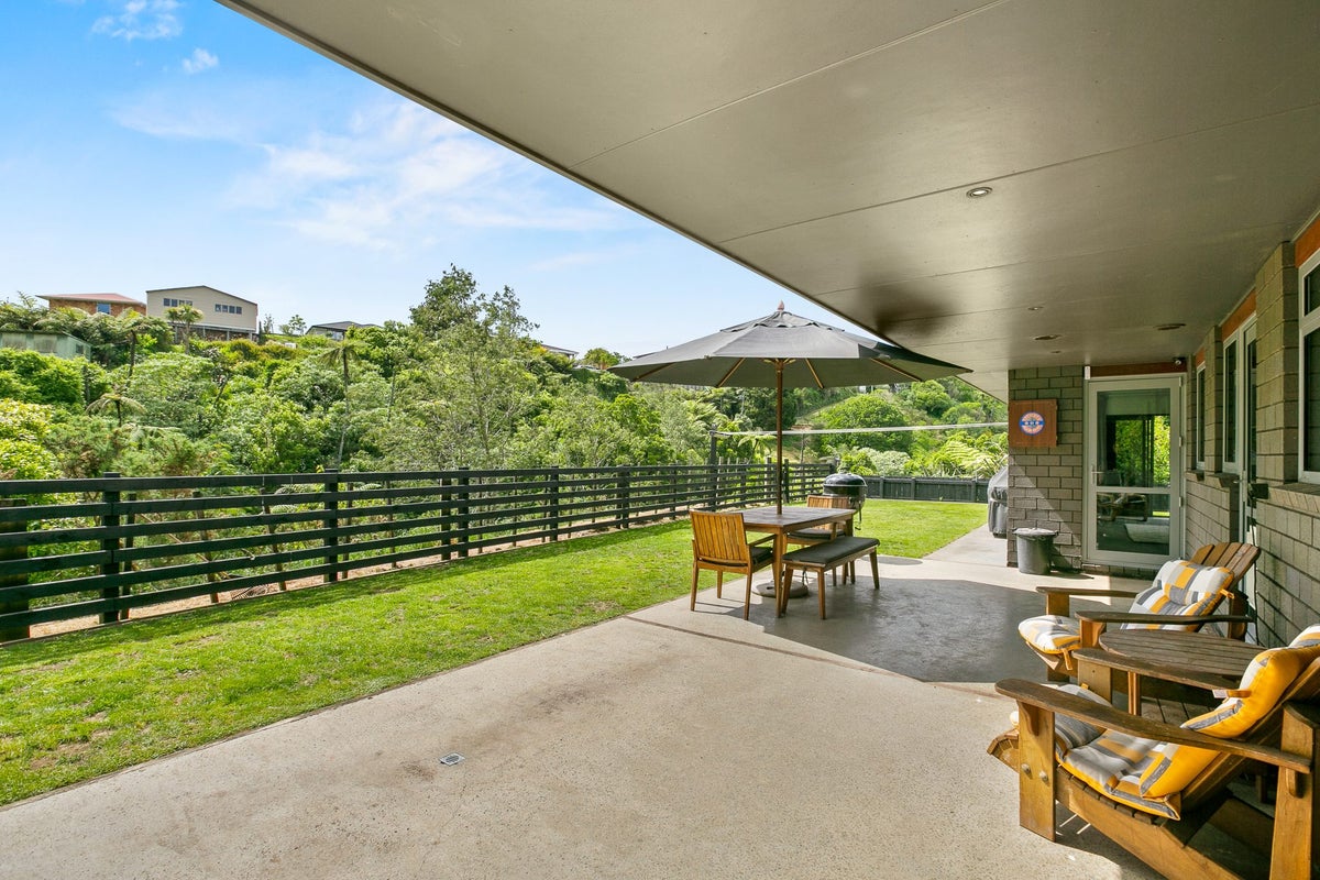 9 Fernbrook Drive, Hurworth, New Plymouth - Carousel 2