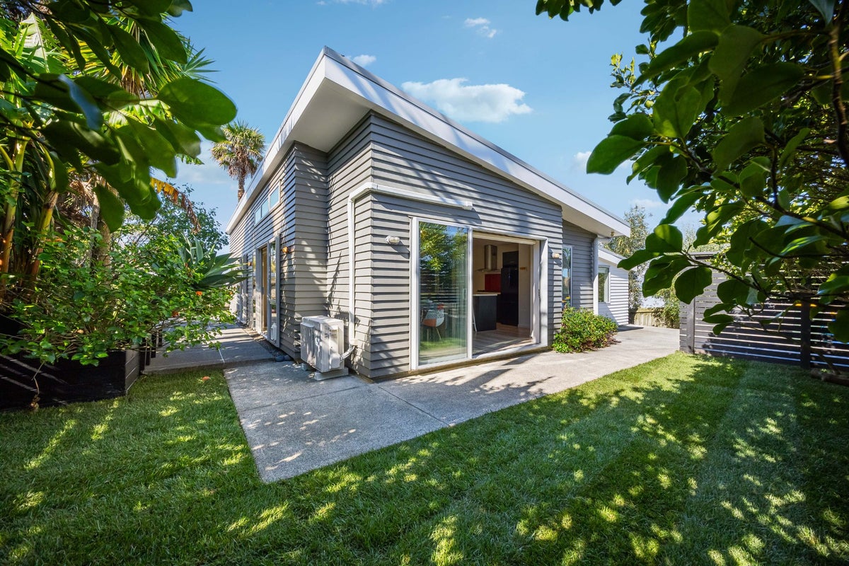 7 City View Terrace, Birkenhead, Auckland - Carousel 1
