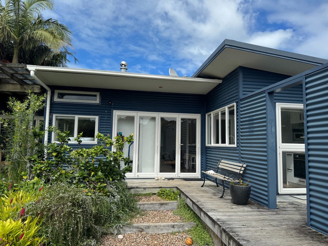 23 Manuka Road, Oneroa, Waiheke Island - Carousel 2