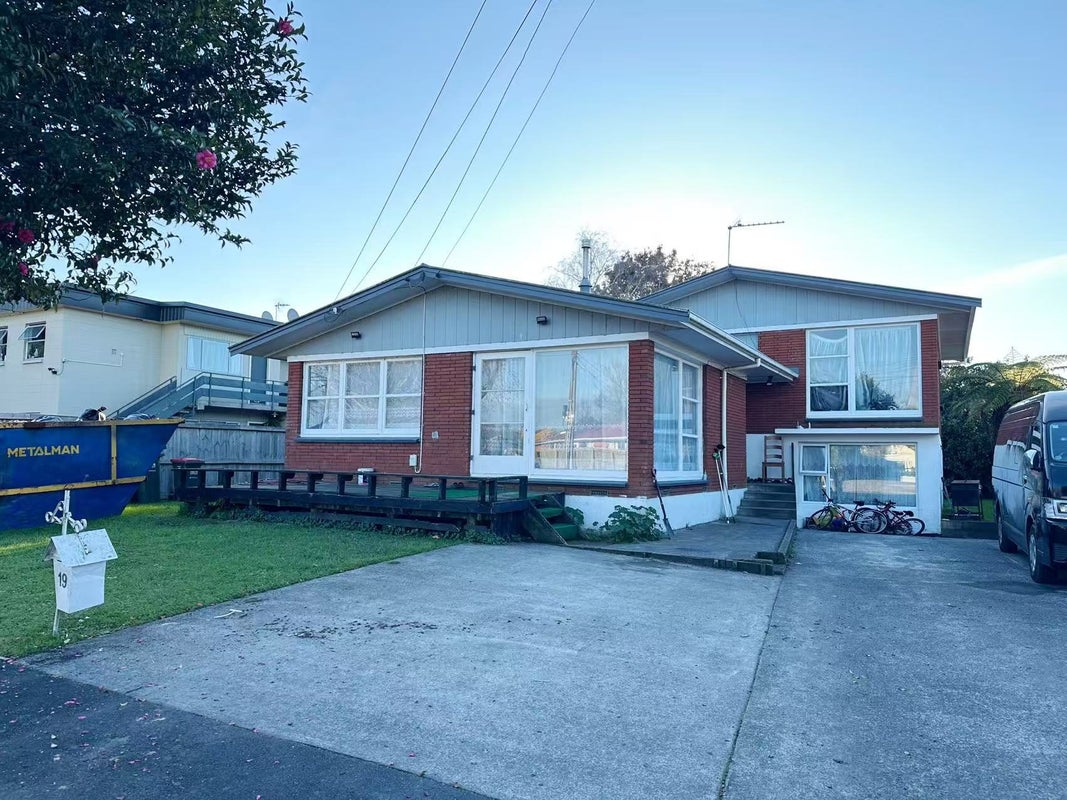 19 May Street, Hamilton East, Hamilton - Carousel 1