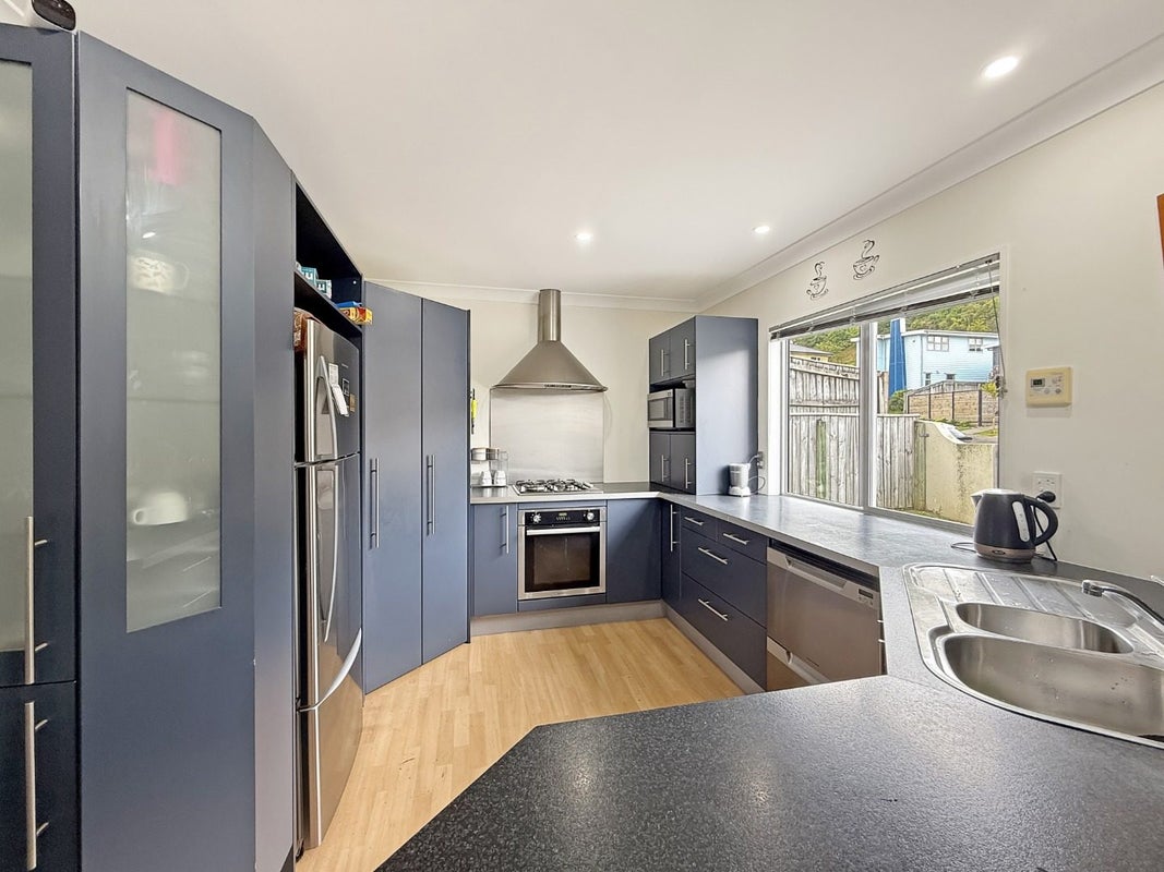 5 Erlestoke Crescent, Churton Park, Wellington - Carousel 2