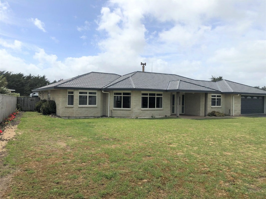 44 Kent Avenue, Waitarere Beach, Levin - Carousel 1
