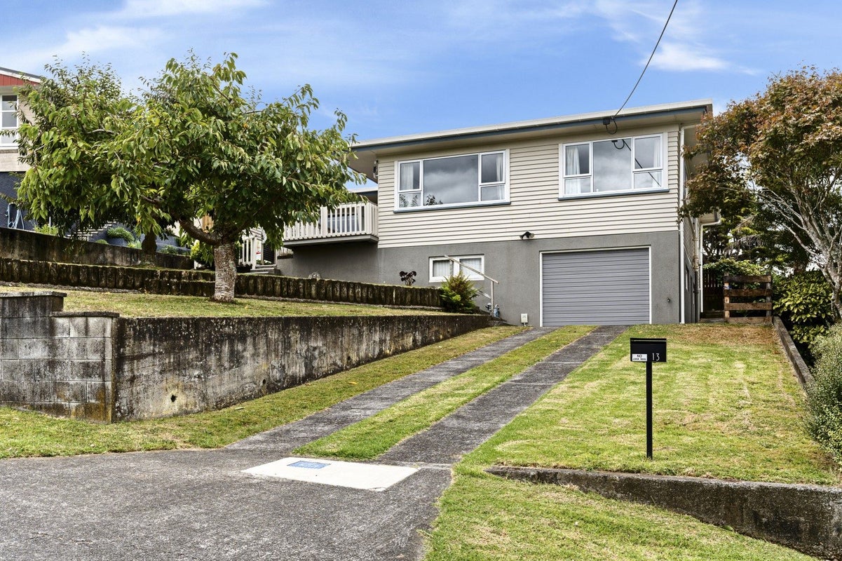 13 Pembroke Street, Westown, New Plymouth - Carousel 1