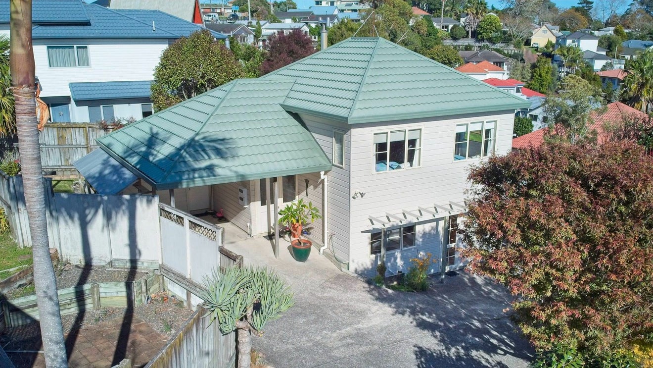 2/30 Sunset Rd, Unsworth Heights, North Shore City - Carousel 21