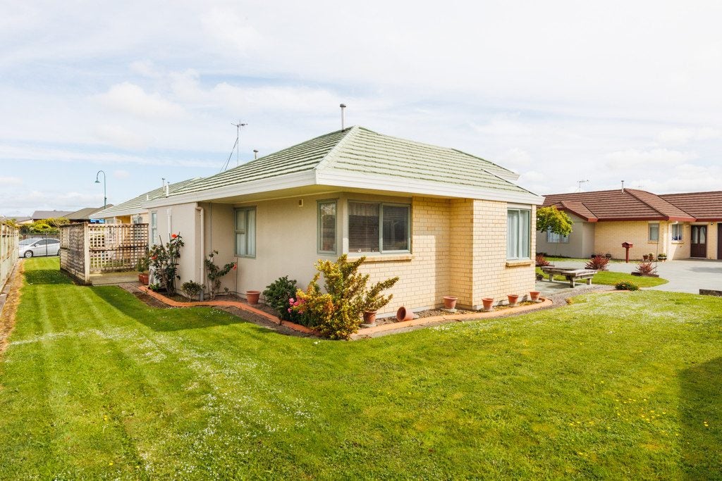 4 Foxtail Fern, Kelvin Grove, Palmerston North - Carousel 2