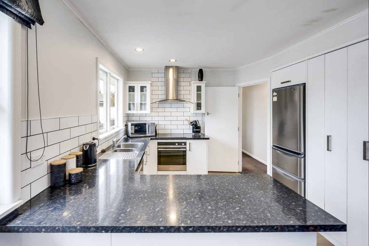 37 Merton Crescent, Pirimai, Napier - Carousel 2