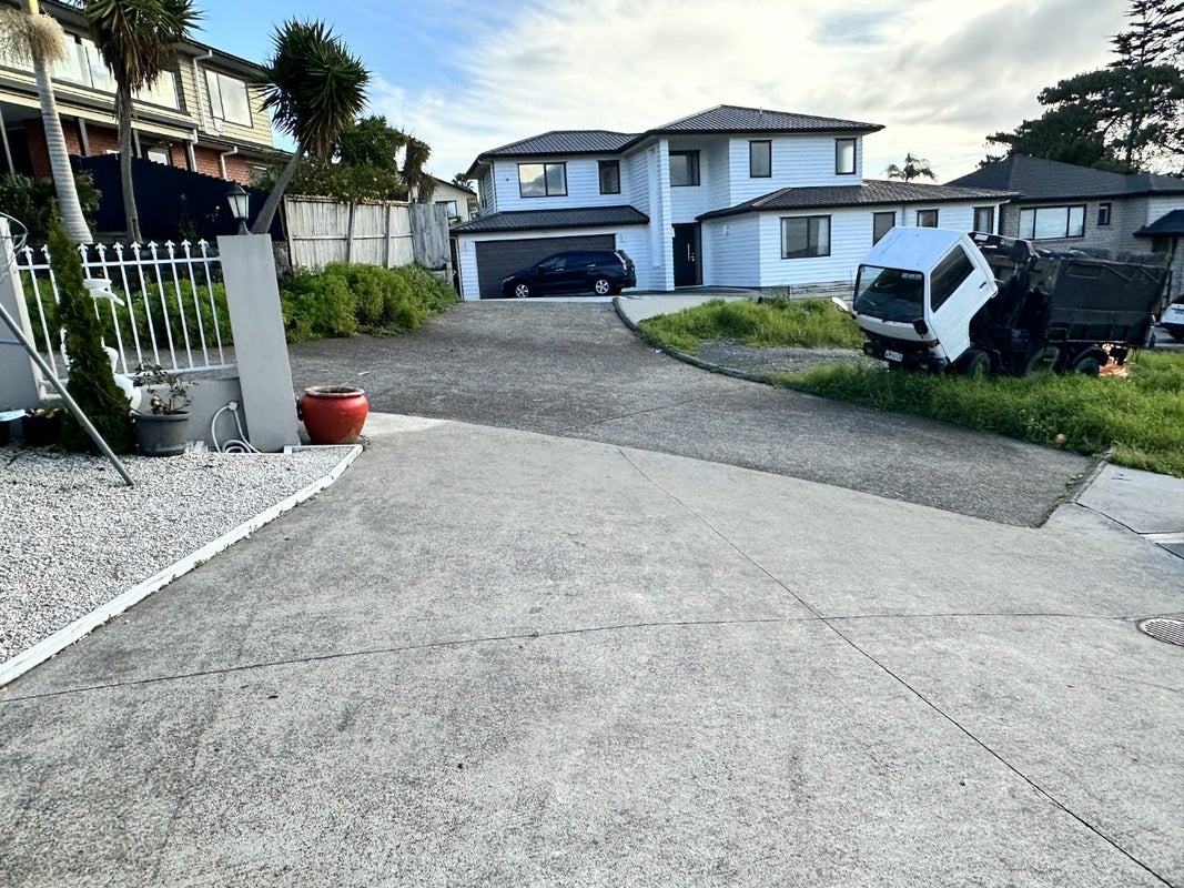 23 Bartells Drive, Goodwood Heights, Auckland - Carousel 1