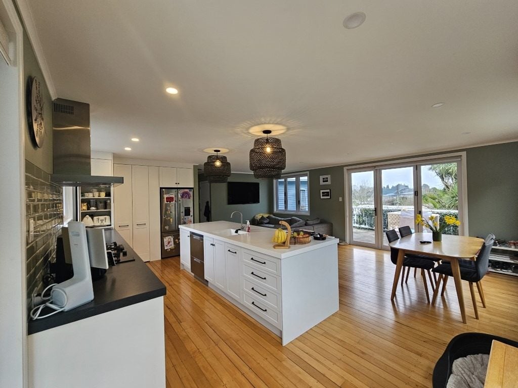 18 Emily Place, Bellevue, Tauranga - Carousel 2