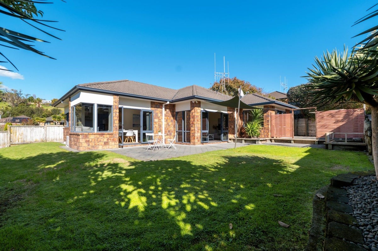 11 Hawk Place, Welcome Bay, Tauranga - Carousel 1