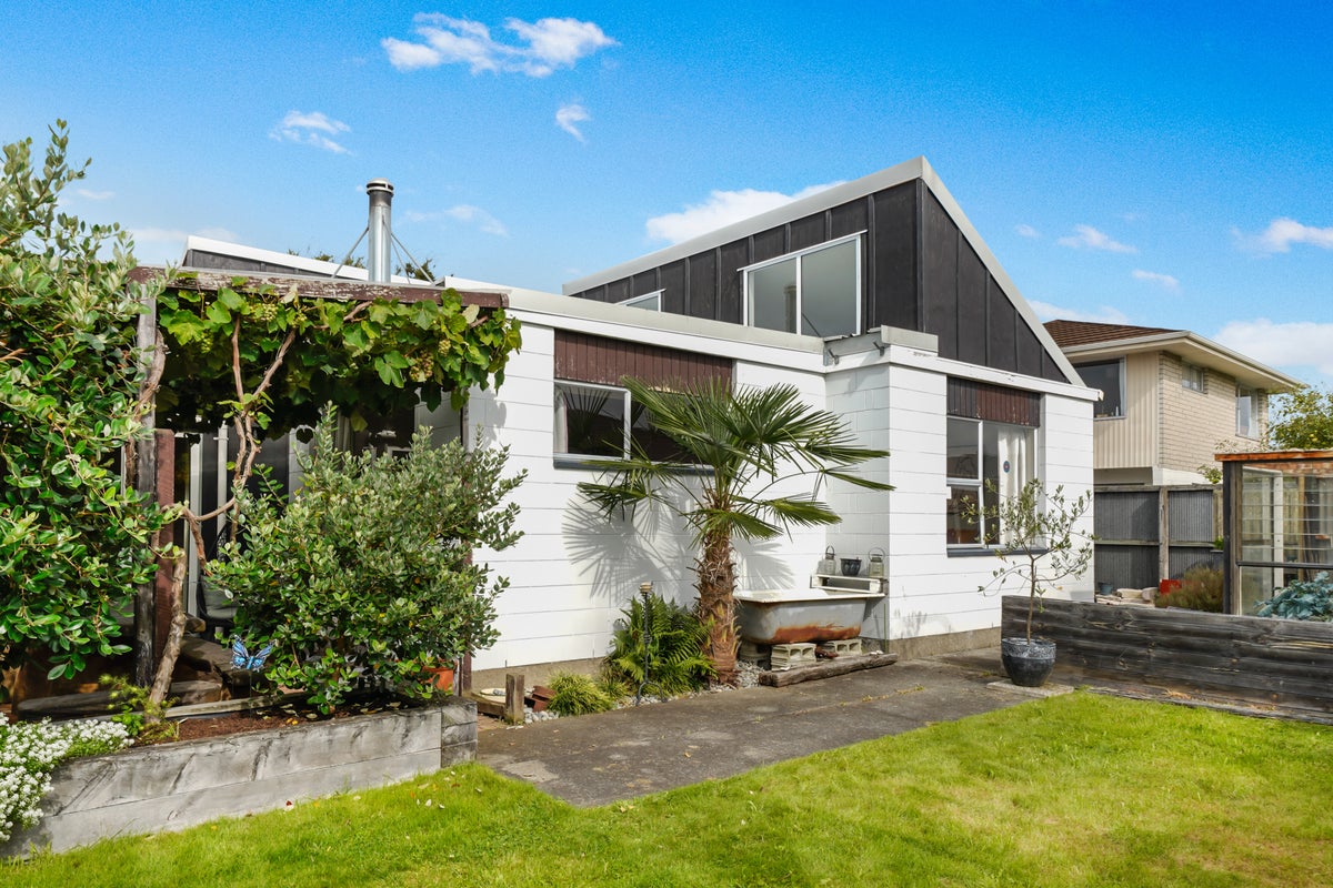 17 Chilton Drive, Mairehau, Christchurch - Carousel 2