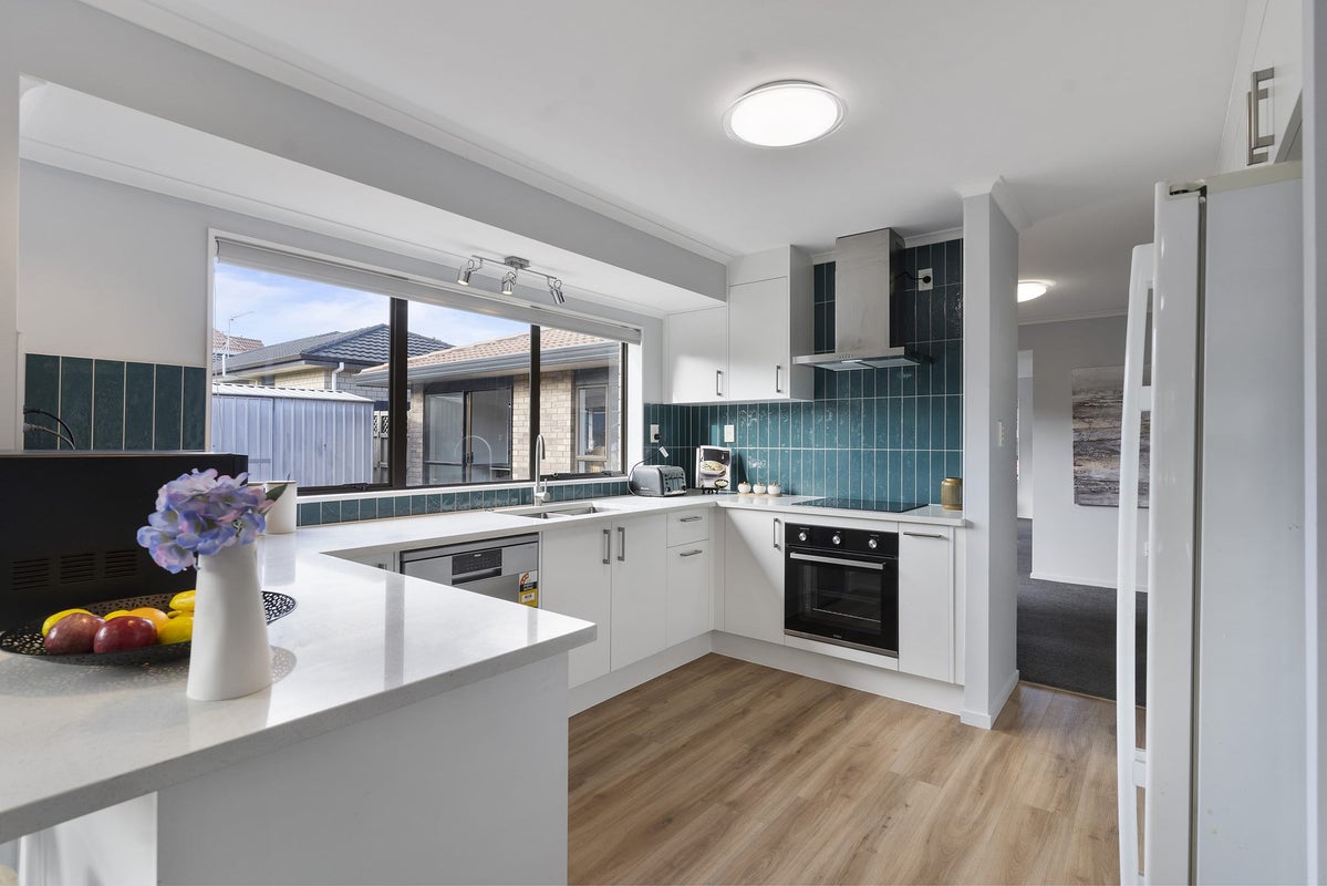 35 Frank Nobilo Drive, Golflands, Auckland - Carousel 2