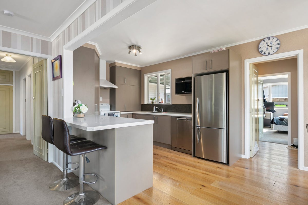 46 Queen Road, Bellevue, Tauranga - Carousel 2