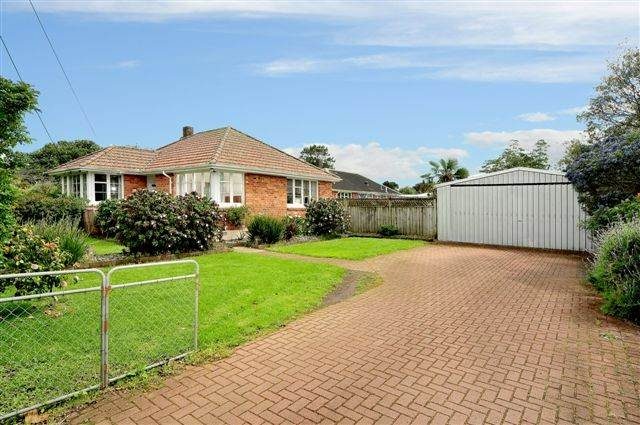 2 Riki Road, Point England, Auckland - Carousel 1