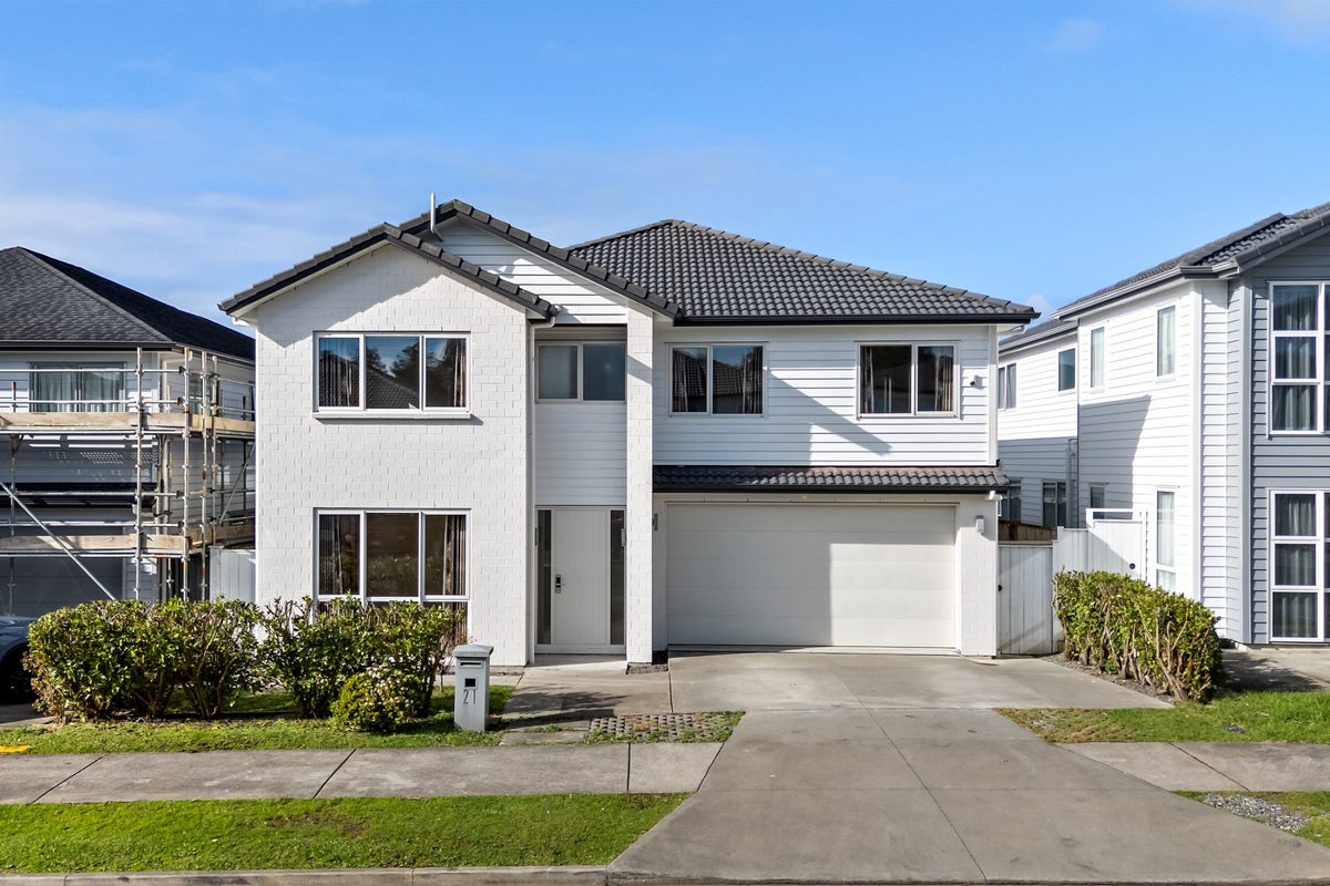 21 Frisken Road, Flat Bush, Auckland - Carousel 1