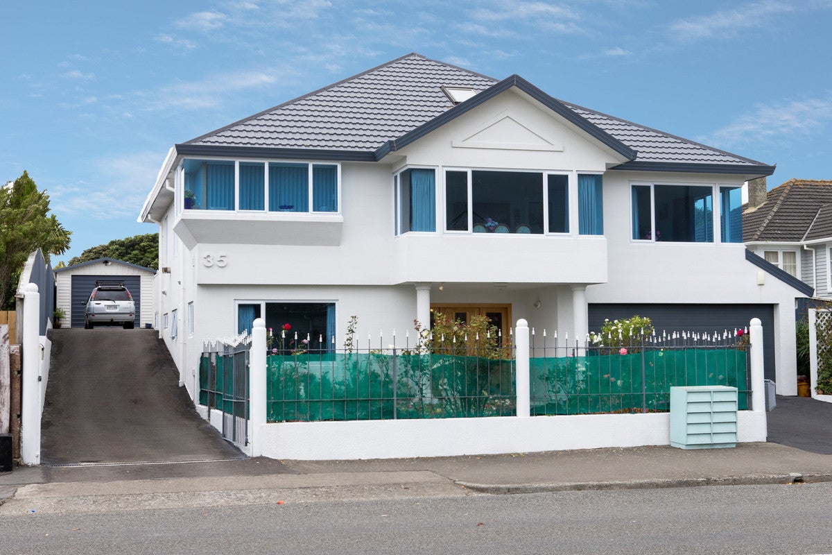 35 Main Road, Titahi Bay, Porirua - Carousel 1