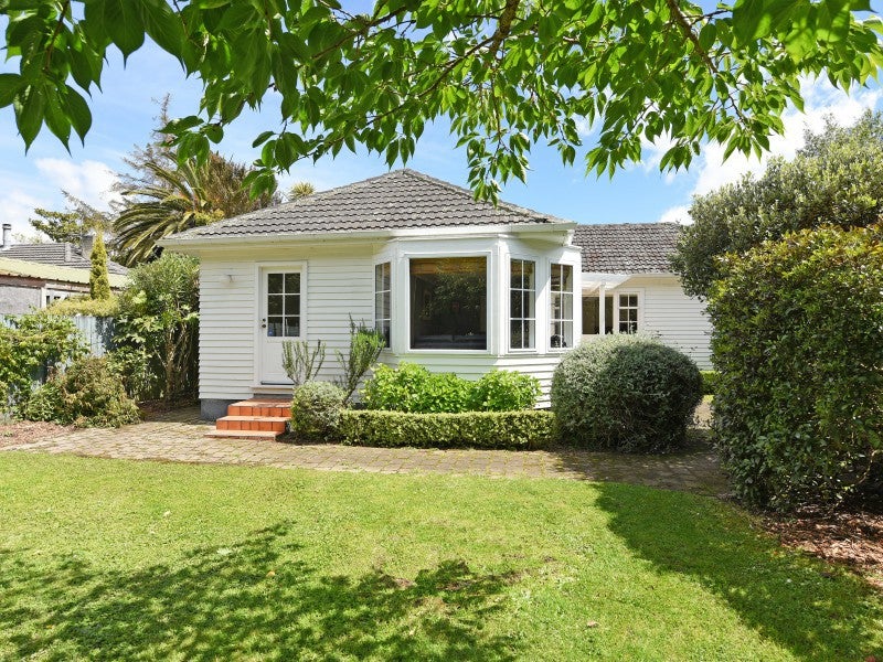 20 Golders Road, Elderslea, Upper Hutt - Carousel 1