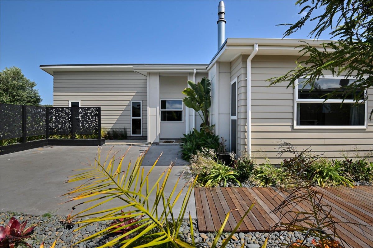 82 Hamilton Drive, Wainui, Gisborne - Carousel 1