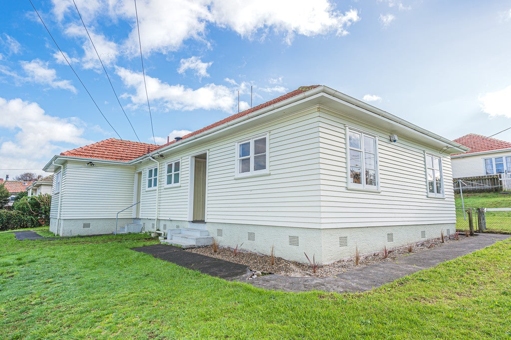 1 Owen Street, Gonville, Whanganui - Carousel 1