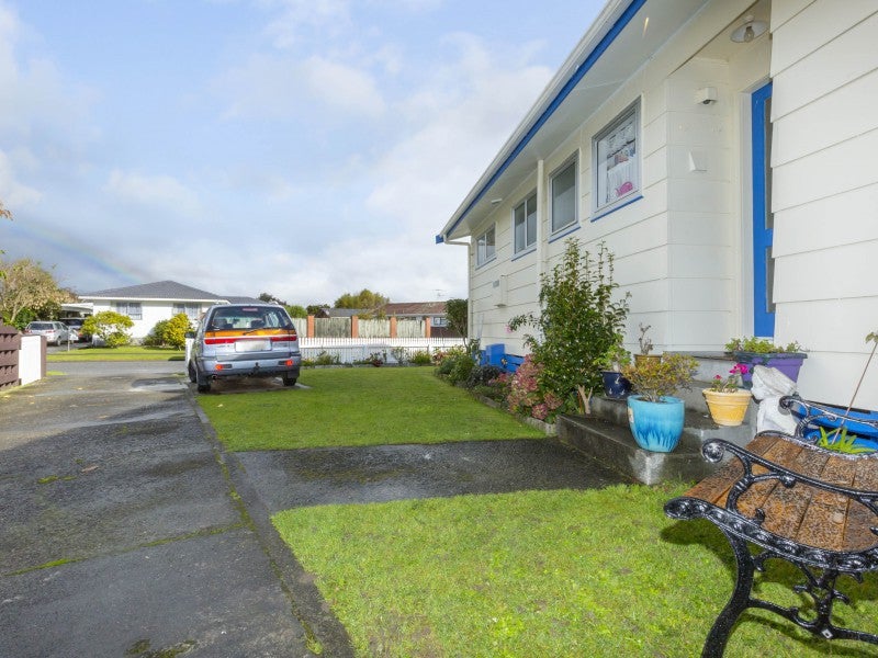 65 Hartford Crescent, Totara Park, Upper Hutt - Carousel 2