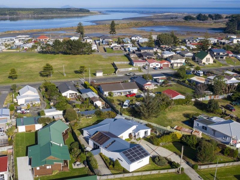 32 Pratt Avenue, Foxton Beach, Foxton - Carousel 2