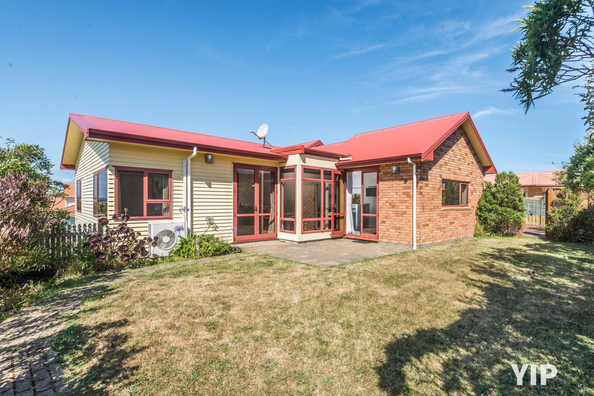 1 Comber Place, Johnsonville, Wellington - Carousel 15