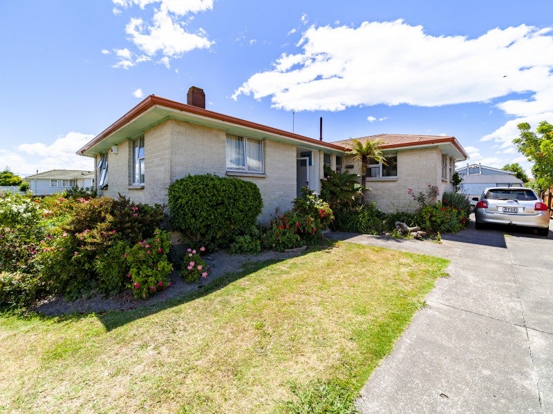 15 Curling Crescent, Onekawa, Napier - Carousel 1