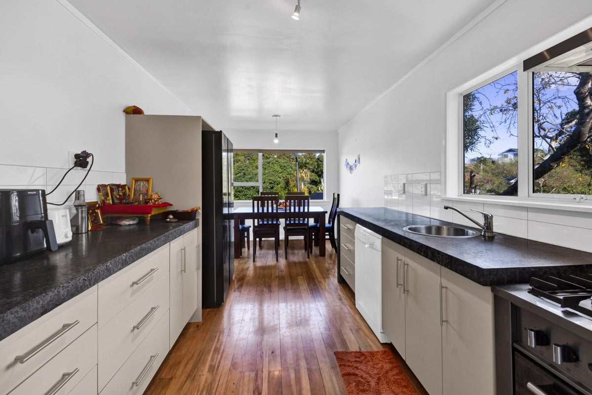 3 Elizabeth Place, Ferndale, New Plymouth - Carousel 2