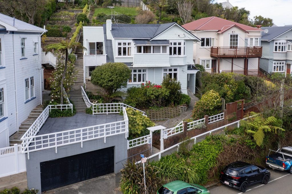 142 Kelburn Parade, Kelburn, Wellington - Carousel 2