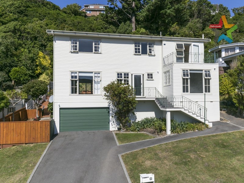 37 Woodhouse Avenue, Karori, Wellington - Carousel 1