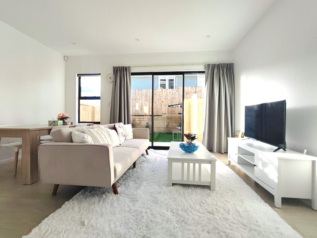 1/25 Abbotleigh Avenue, Te Atatu Peninsula, Auckland - Carousel 1