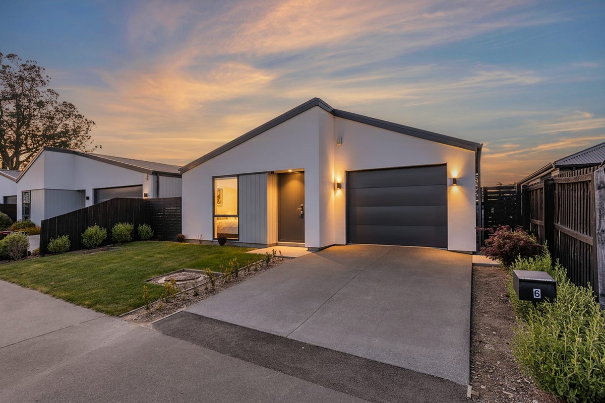 6 Horoeka Street, Avonhead, Christchurch - Carousel 1