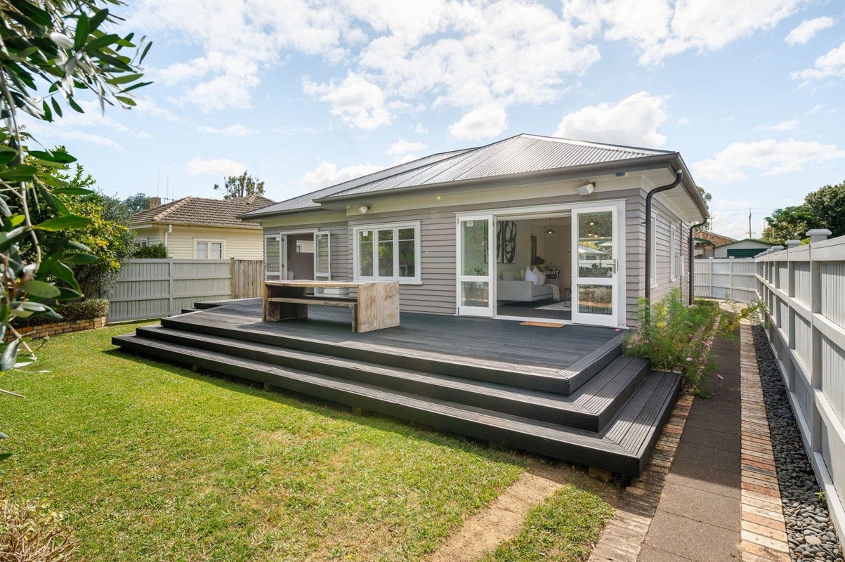 74 Fox Street, Hamilton East, Hamilton - Carousel 1