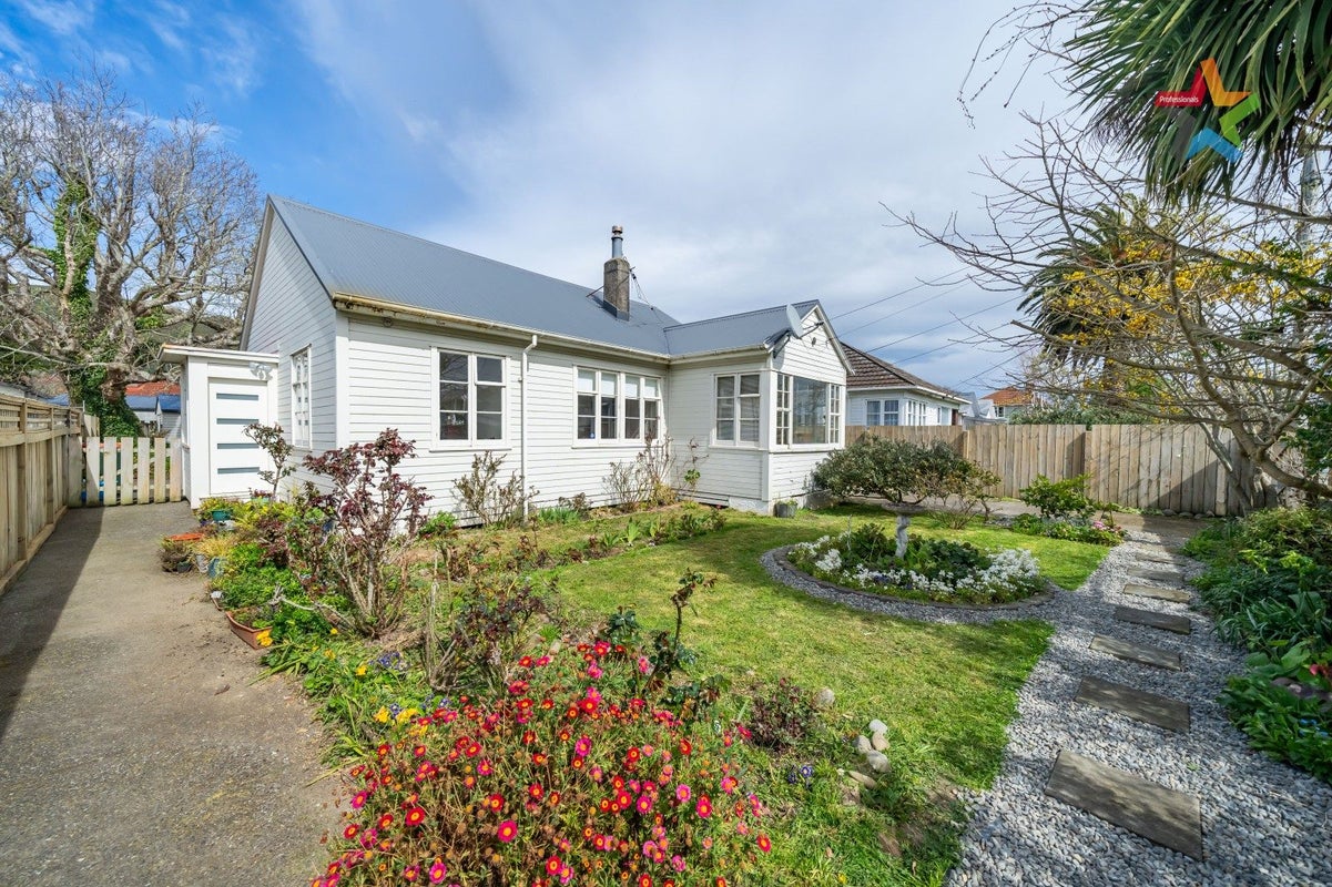 176 Naenae Road, Naenae, Lower Hutt - Carousel 1