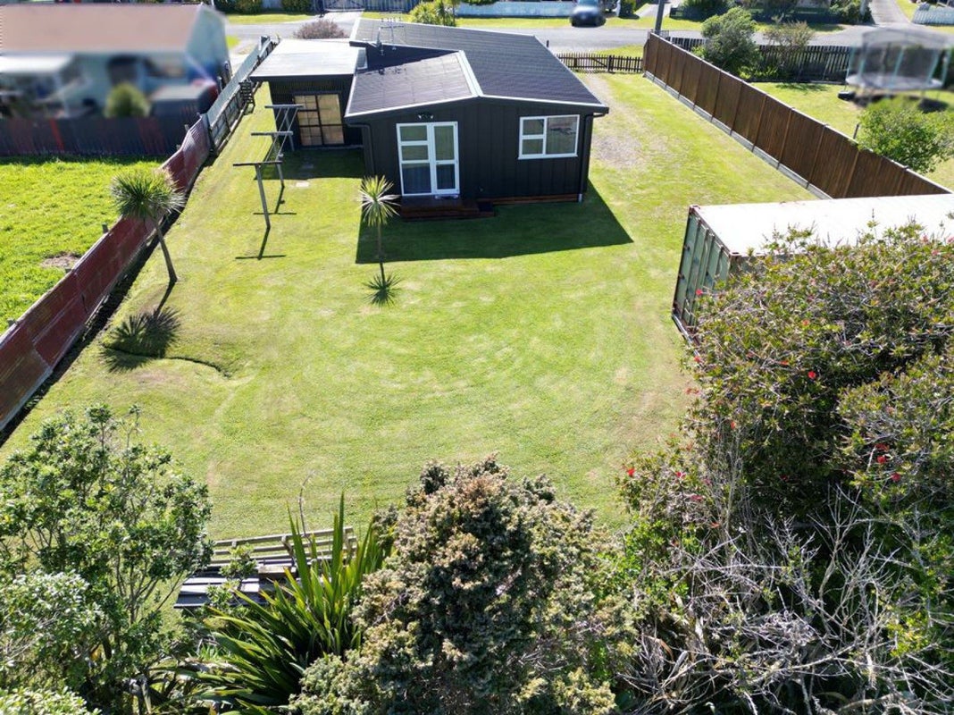 1 Andresen Street, Foxton Beach, Foxton - Carousel 2