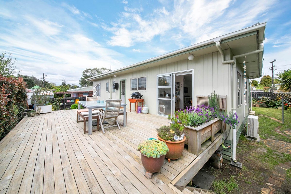 1C Barron Drive, Green Bay, Auckland - Carousel 2