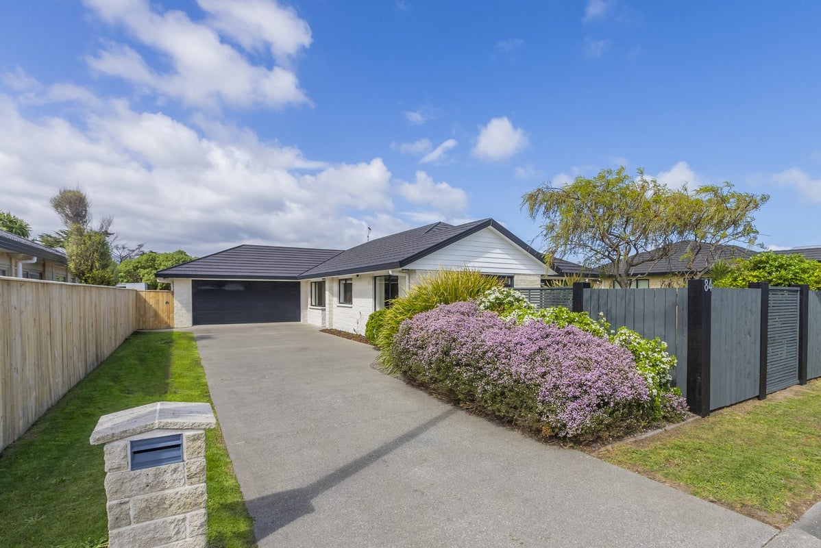 84 The Drive, Paraparaumu Beach, Paraparaumu - Carousel 1