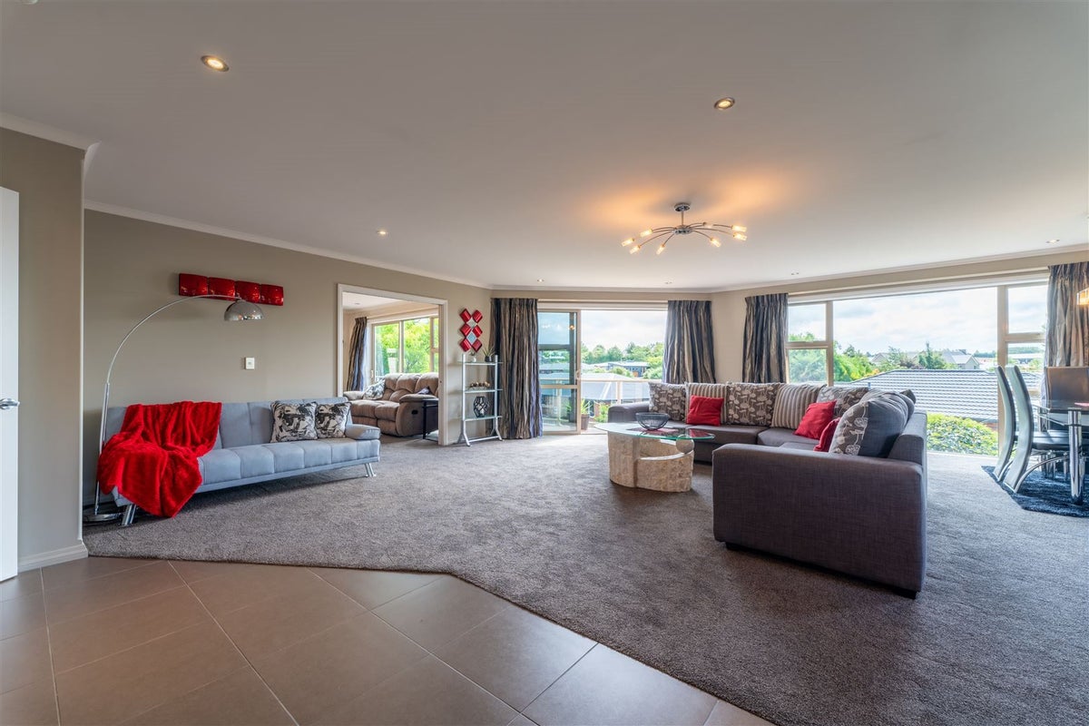 56 Temple Crescent, Gleniti, Timaru - Carousel 2