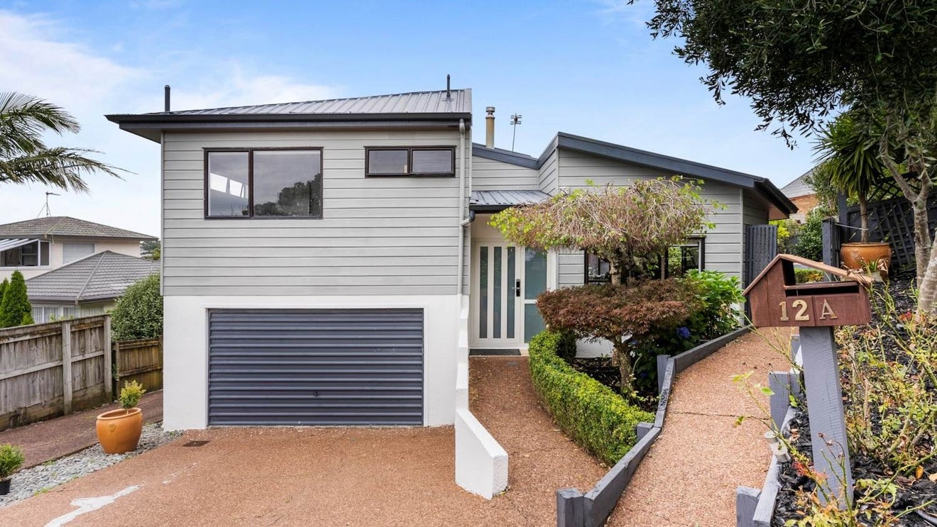 1/12 Strabo Place, Windsor Park, Auckland - Carousel 1