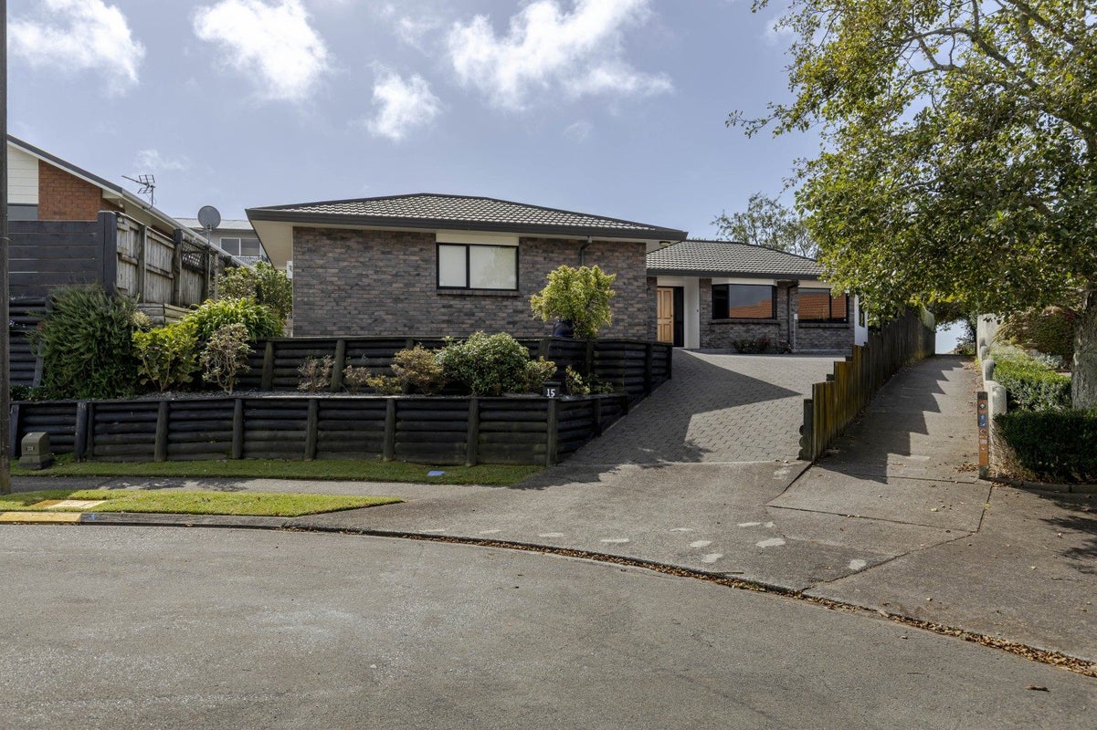 15 Sandel Rise, Merrilands, New Plymouth - Carousel 35