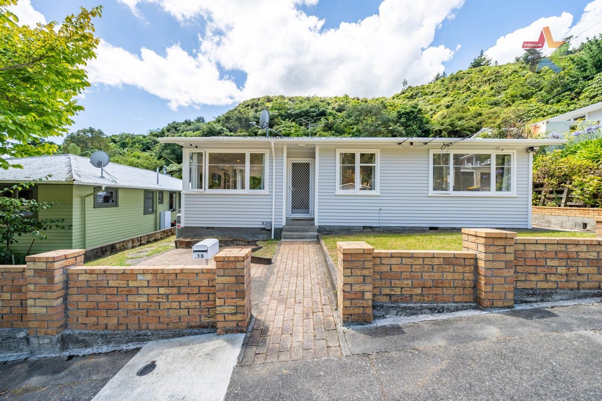 18 Holmes Grove, Naenae, Lower Hutt - Carousel 1