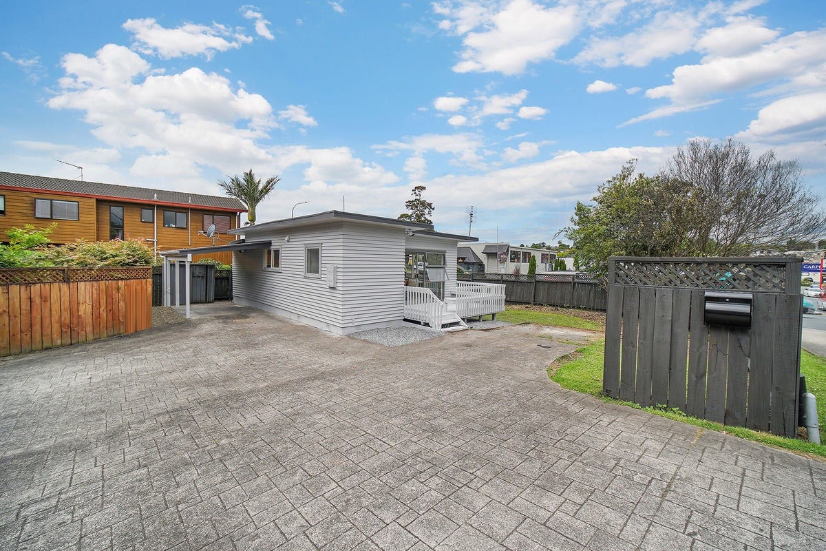 3/64 Vincent Street, Howick, Auckland - Carousel 1