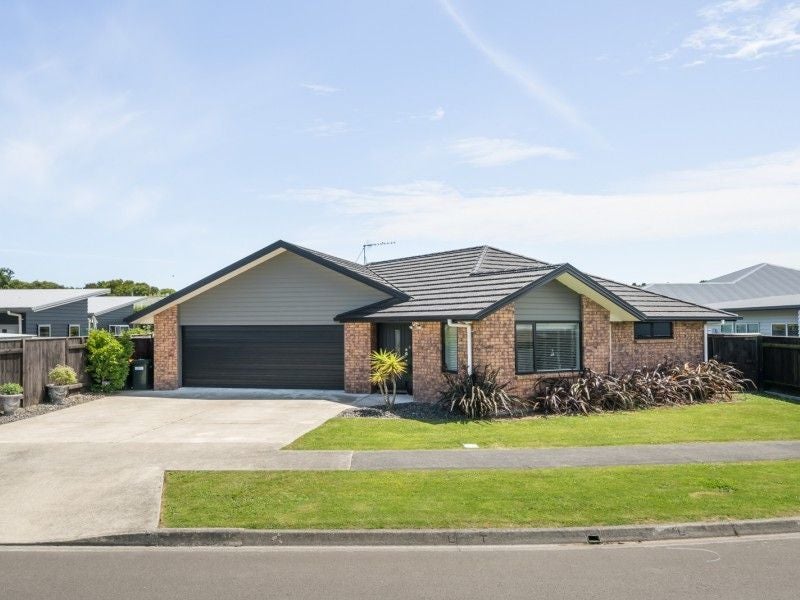 7 Lorenzo Place, Kelvin Grove, Palmerston North - Carousel 1