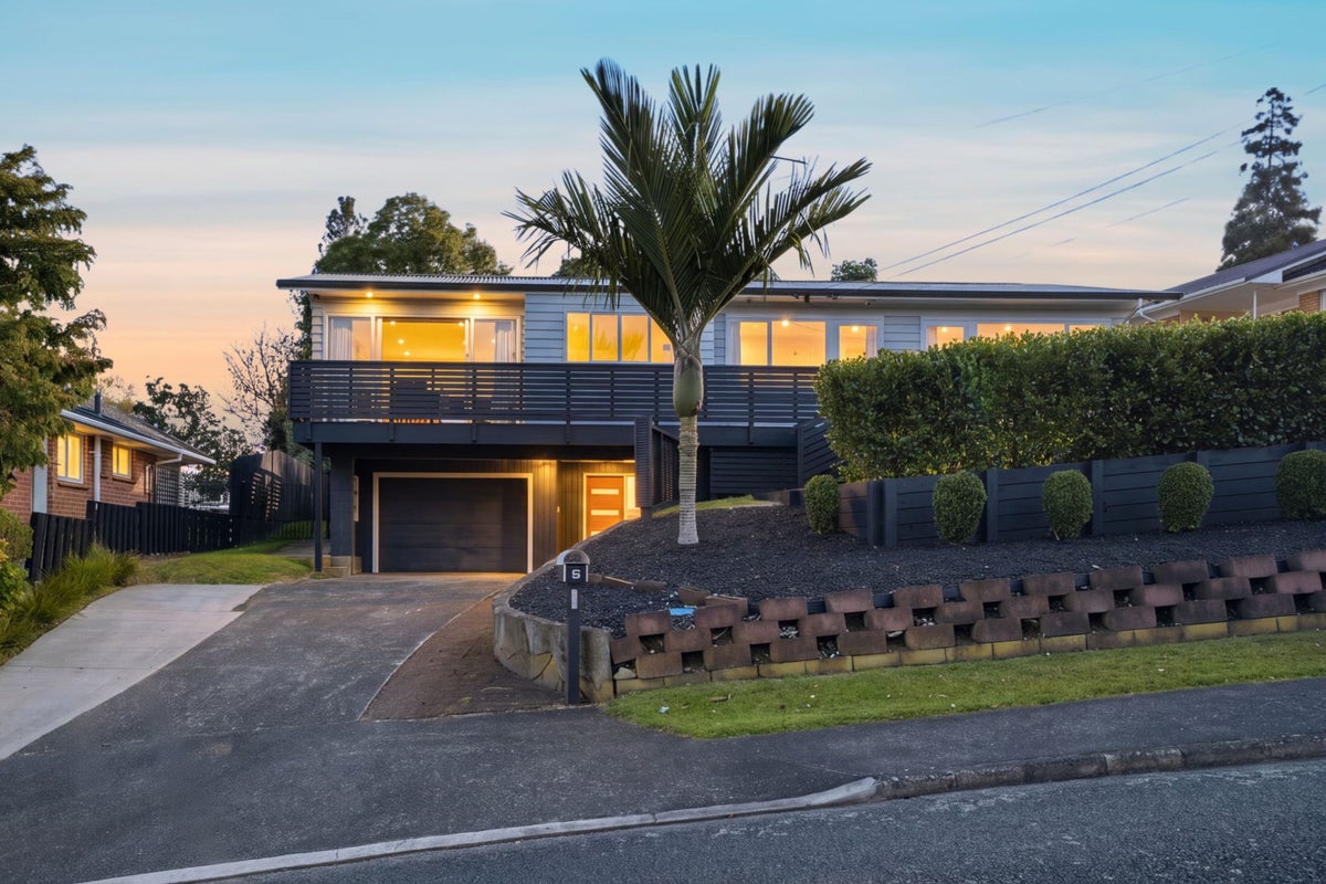 6 Brouder Place, Hillpark, Auckland - Carousel 1