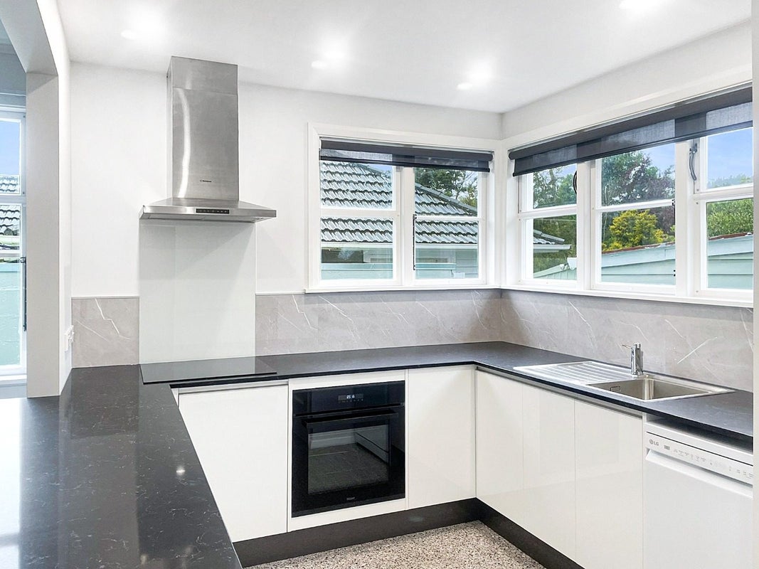 31 Pinehaven Road, Pinehaven, Upper Hutt - Carousel 2