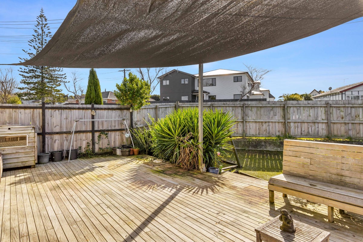 6 Glengarry Road, Glen Eden, Auckland - Carousel 2
