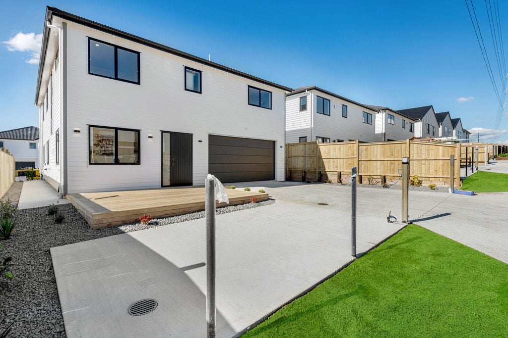 7 Uru Drive, Flat Bush, Auckland - Carousel 1