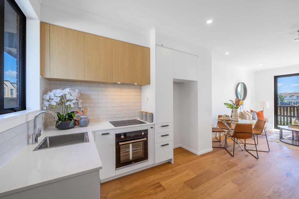 7/31 Mahalo Avenue, Wiri, Auckland - Carousel 1