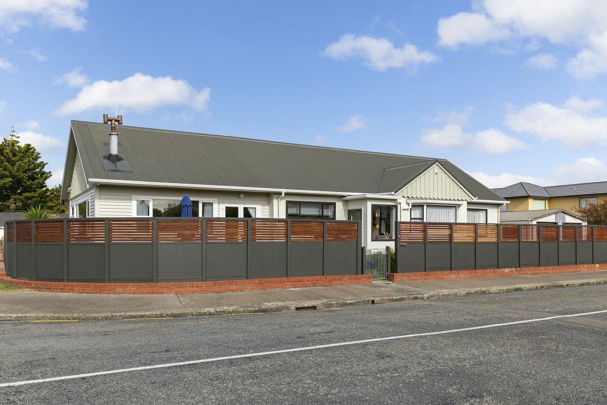 1 Wayside, Miramar, Wellington - Carousel 1