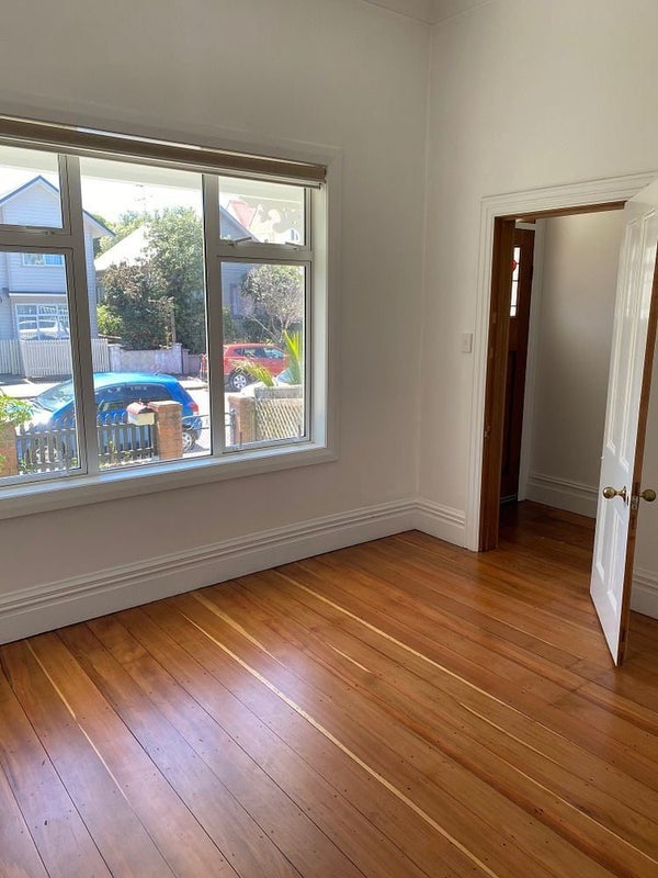 17 Te Wharepouri Street, Berhampore, Wellington - Carousel 14